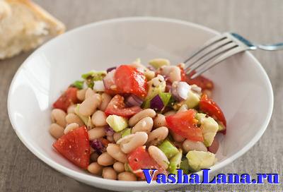 italyanskij salat s bobami i pomidorami