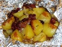 Запеченный красный картофель с беконом и сыром