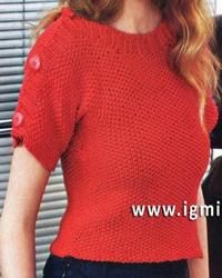 Красный пуловер с короткими рукавами